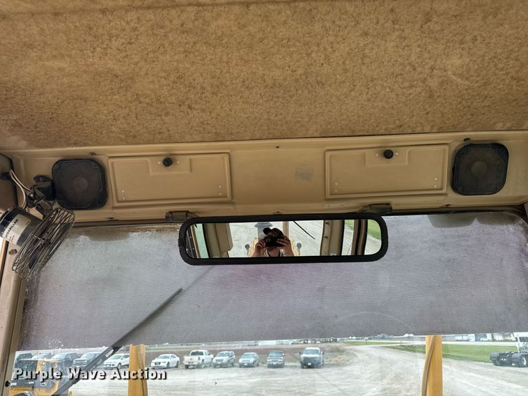 image for item DT0709 2001 Caterpillar 140H motor grader