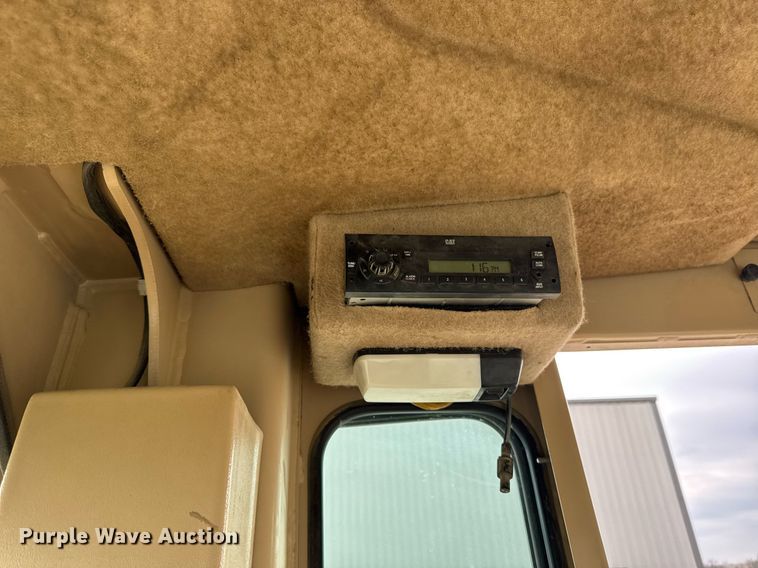 image for item DT0709 2001 Caterpillar 140H motor grader