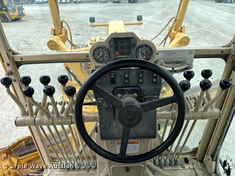 image for item DT0709 2001 Caterpillar 140H motor grader