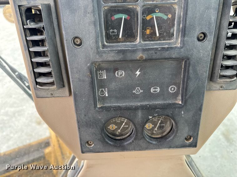 image for item DT0709 2001 Caterpillar 140H motor grader