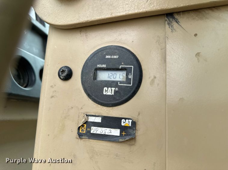 image for item DT0709 2001 Caterpillar 140H motor grader