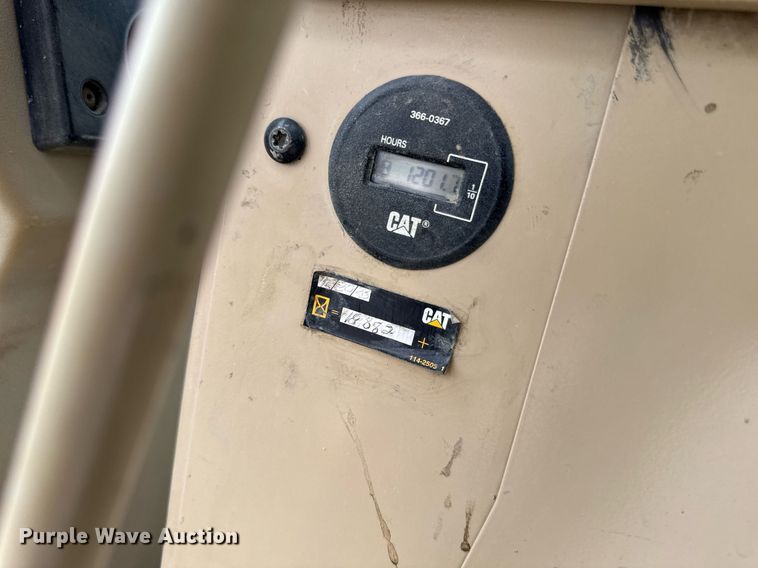 image for item DT0709 2001 Caterpillar 140H motor grader