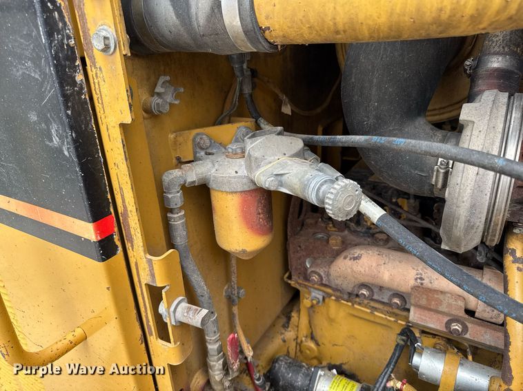 image for item DT0709 2001 Caterpillar 140H motor grader