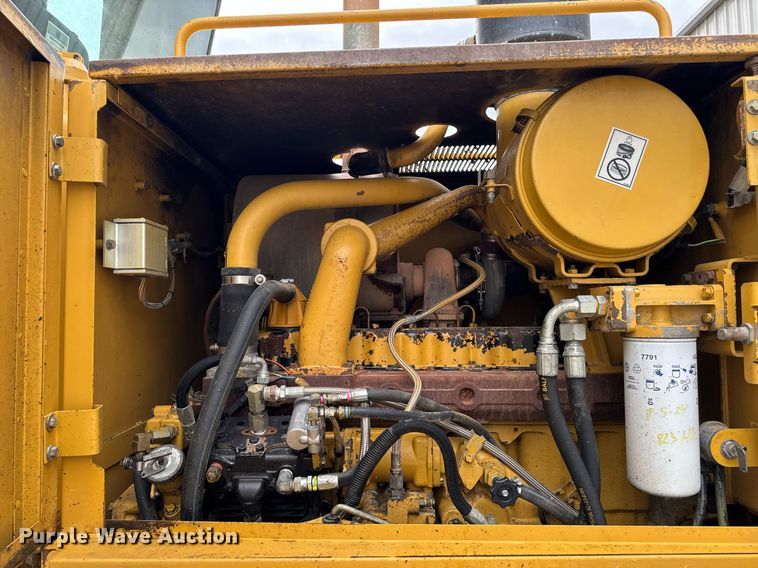 image for item DT0709 2001 Caterpillar 140H motor grader