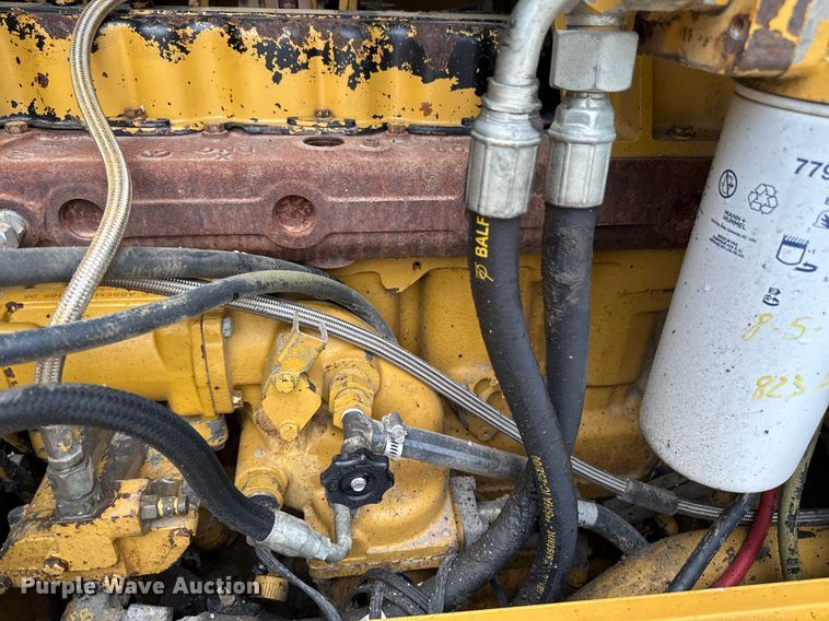 image for item DT0709 2001 Caterpillar 140H motor grader