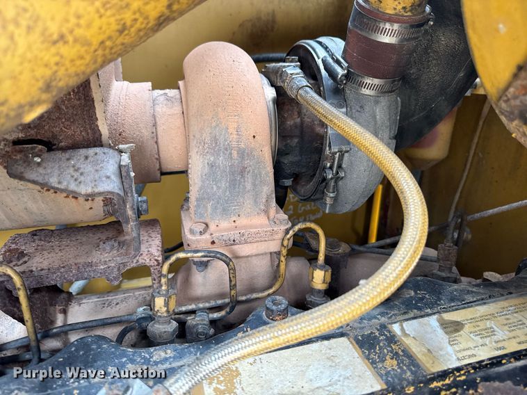 image for item DT0709 2001 Caterpillar 140H motor grader