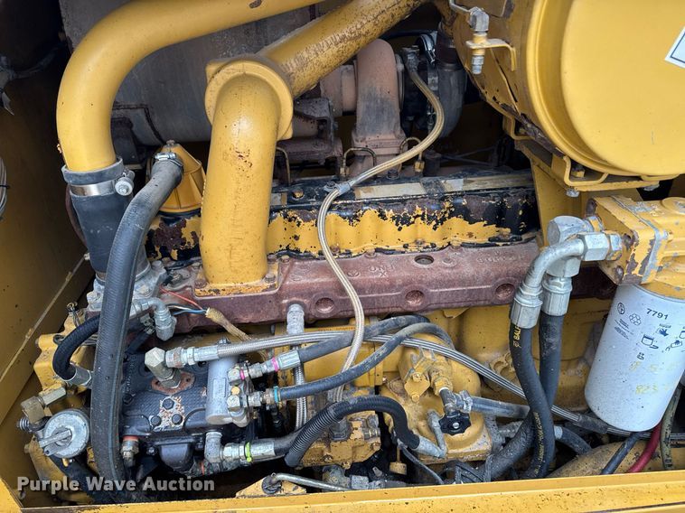image for item DT0709 2001 Caterpillar 140H motor grader