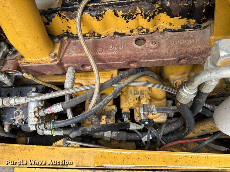 image for item DT0709 2001 Caterpillar 140H motor grader