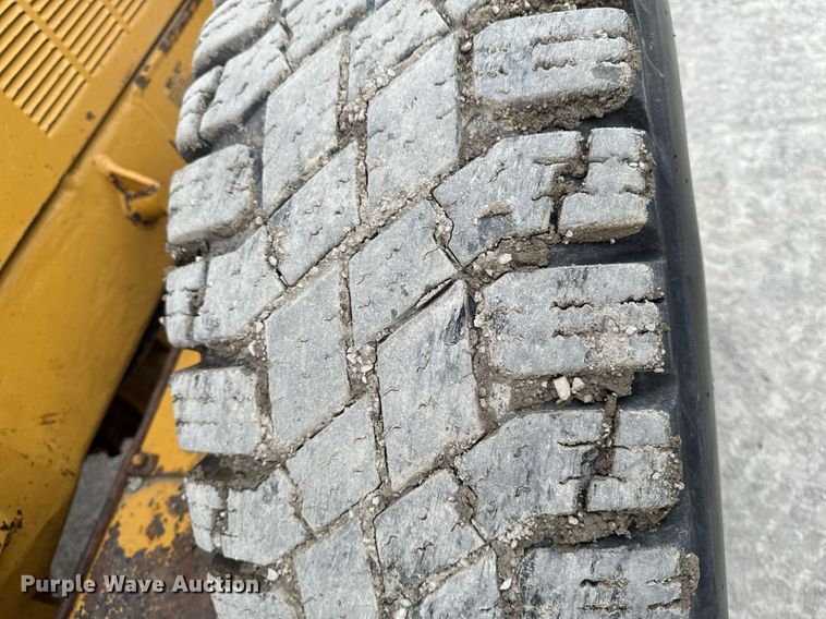 image for item DT0709 2001 Caterpillar 140H motor grader