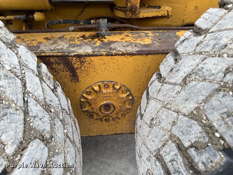 image for item DT0709 2001 Caterpillar 140H motor grader