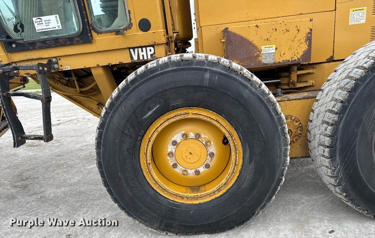 image for item DT0709 2001 Caterpillar 140H motor grader