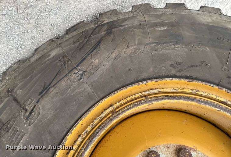 image for item DT0709 2001 Caterpillar 140H motor grader