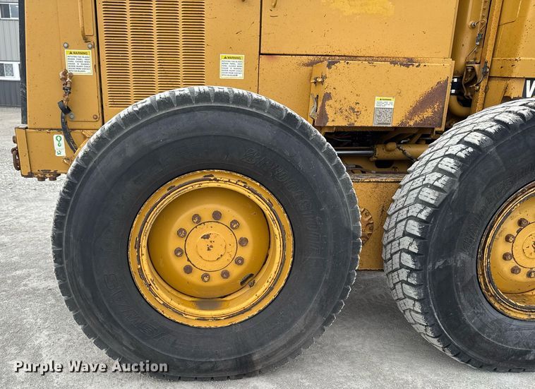 image for item DT0709 2001 Caterpillar 140H motor grader