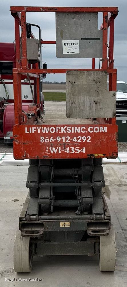 image for item DT0710 2006 Skyjack SJIII 3226 scissor lift