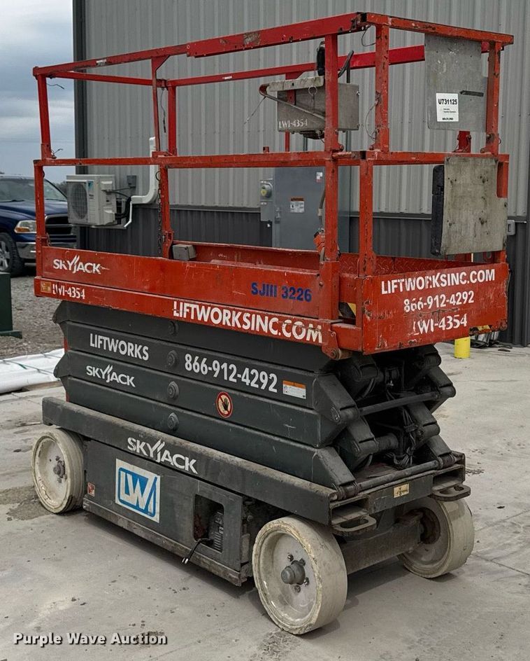 image for item DT0710 2006 Skyjack SJIII 3226 scissor lift