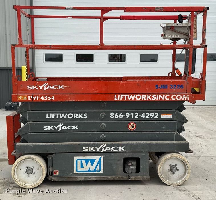 image for item DT0710 2006 Skyjack SJIII 3226 scissor lift