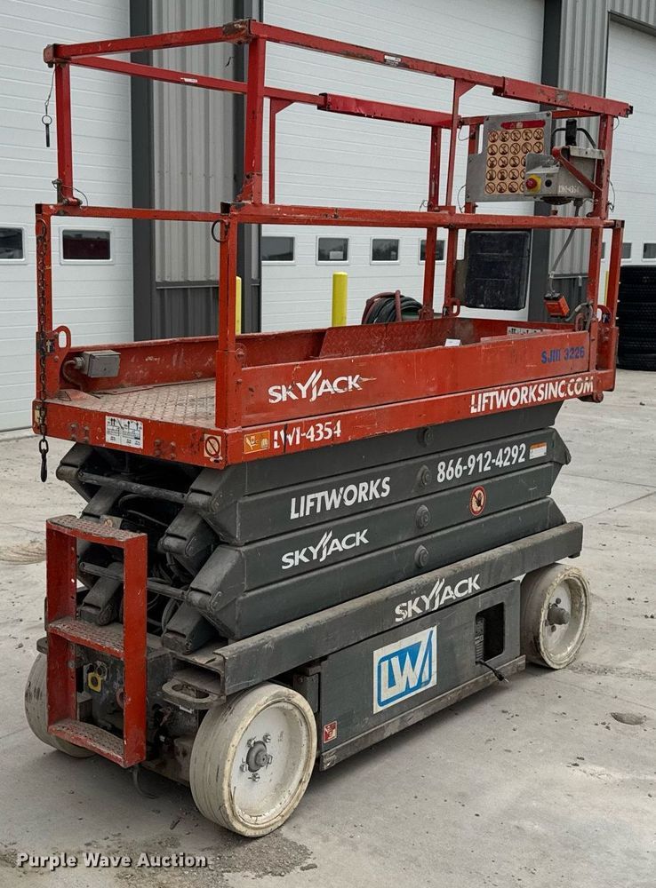 image for item DT0710 2006 Skyjack SJIII 3226 scissor lift