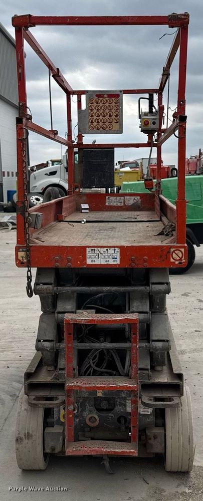 image for item DT0710 2006 Skyjack SJIII 3226 scissor lift