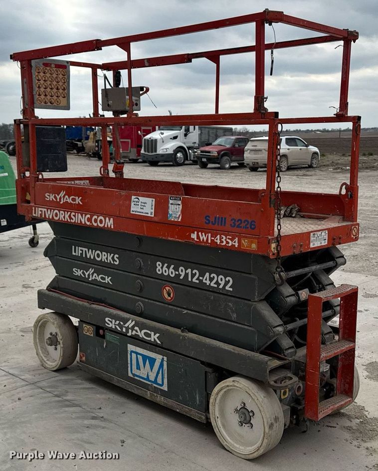 image for item DT0710 2006 Skyjack SJIII 3226 scissor lift