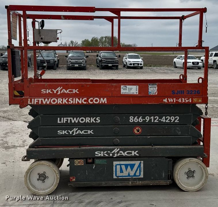 image for item DT0710 2006 Skyjack SJIII 3226 scissor lift