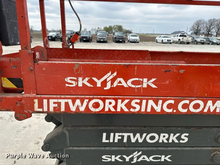 image for item DT0710 2006 Skyjack SJIII 3226 scissor lift