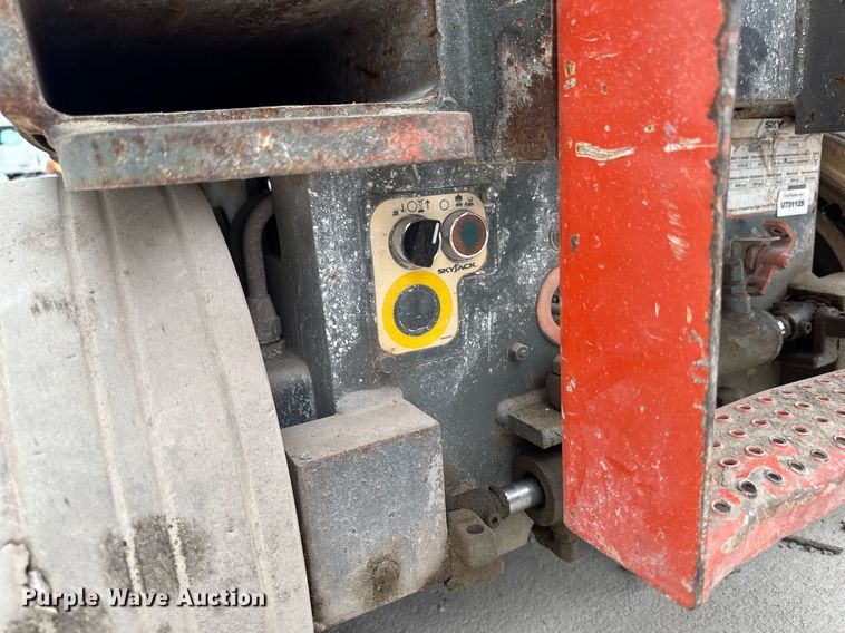 image for item DT0710 2006 Skyjack SJIII 3226 scissor lift