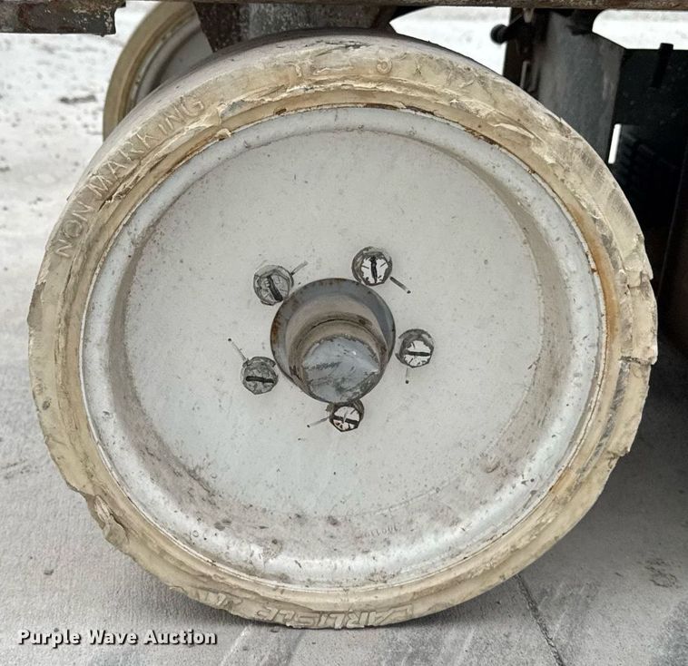 image for item DT0710 2006 Skyjack SJIII 3226 scissor lift