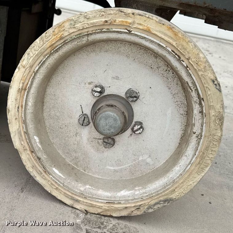 image for item DT0710 2006 Skyjack SJIII 3226 scissor lift