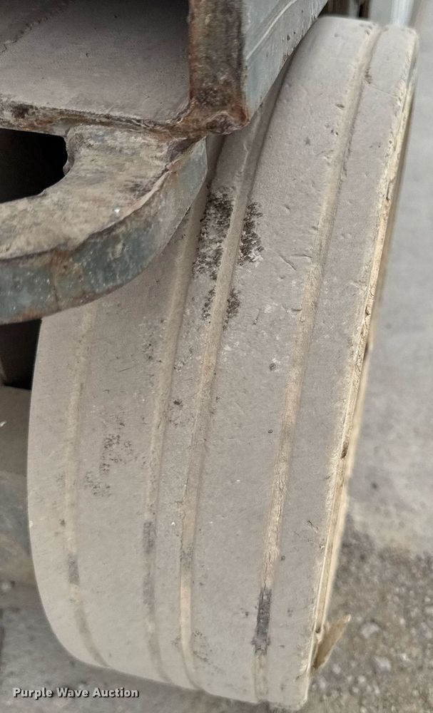 image for item DT0710 2006 Skyjack SJIII 3226 scissor lift