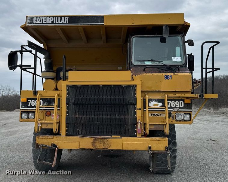 image for item DT0711 2004 Caterpillar 769D haul truck