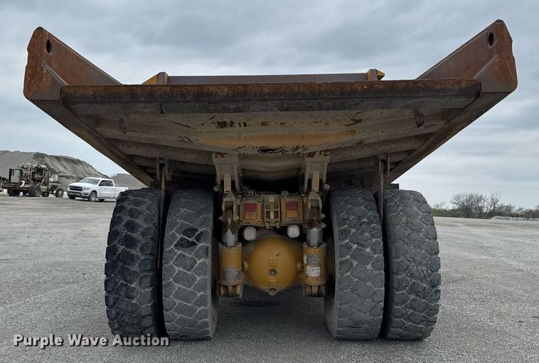 image for item DT0711 2004 Caterpillar 769D haul truck