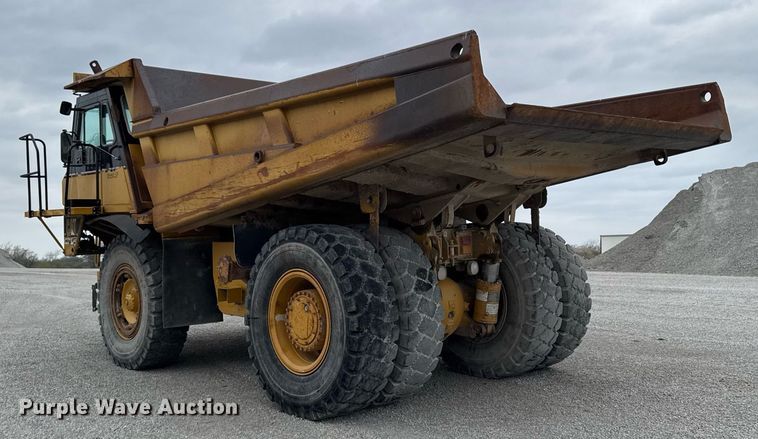 image for item DT0711 2004 Caterpillar 769D haul truck