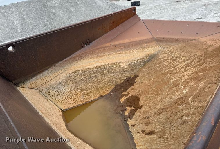 image for item DT0711 2004 Caterpillar 769D haul truck