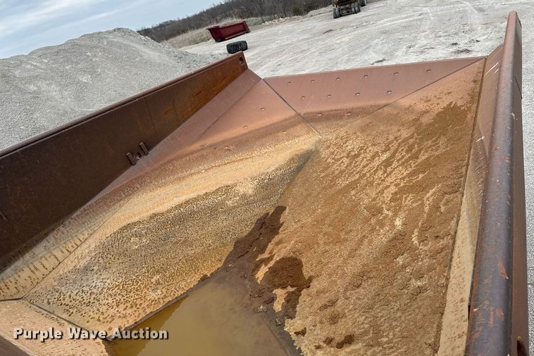 image for item DT0711 2004 Caterpillar 769D haul truck