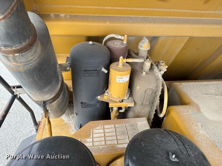 image for item DT0711 2004 Caterpillar 769D haul truck