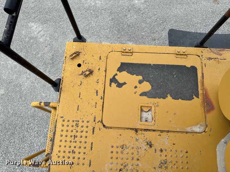 image for item DT0711 2004 Caterpillar 769D haul truck