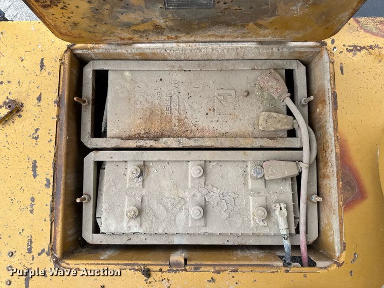 image for item DT0711 2004 Caterpillar 769D haul truck