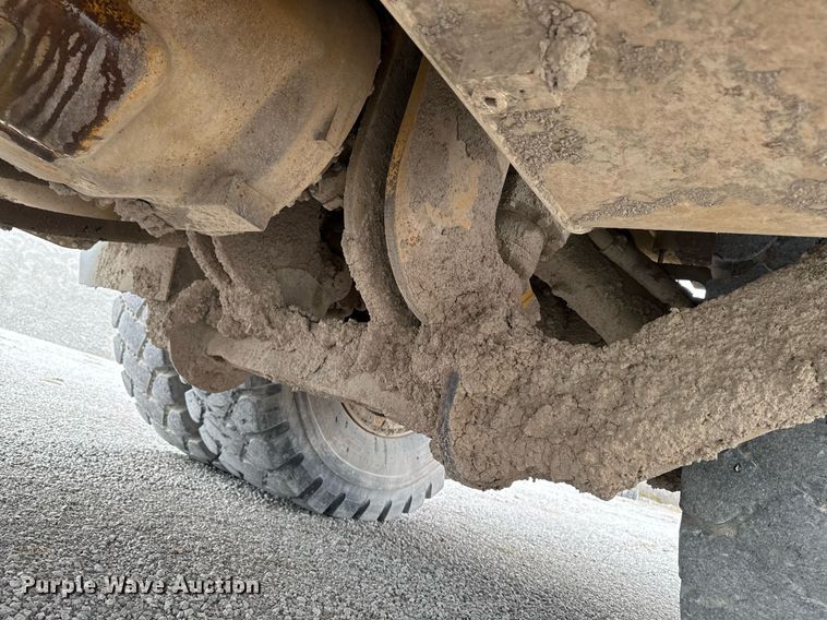 image for item DT0711 2004 Caterpillar 769D haul truck