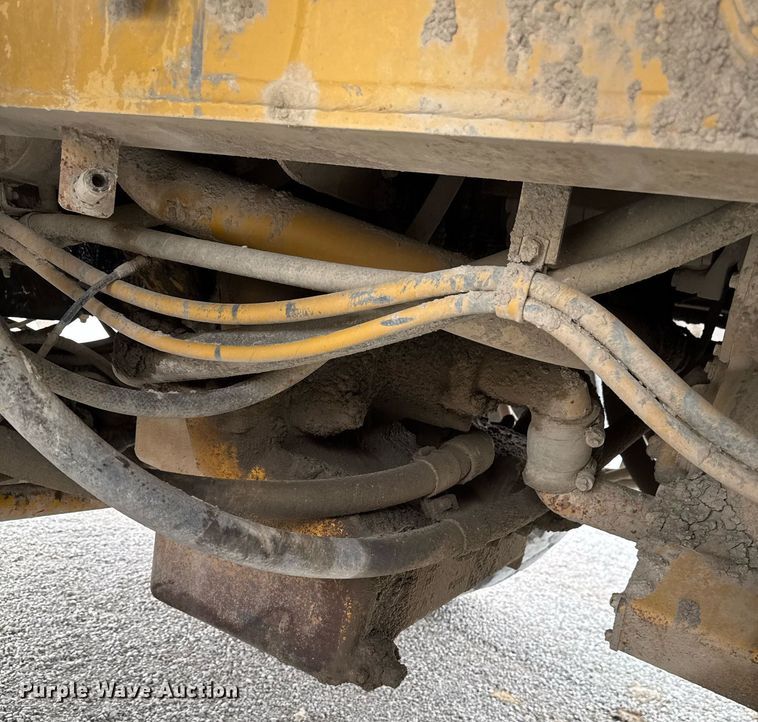 image for item DT0711 2004 Caterpillar 769D haul truck