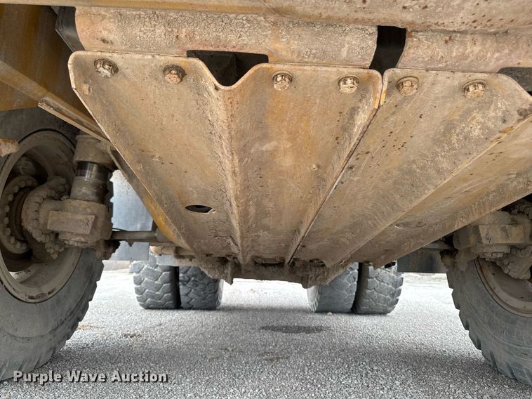 image for item DT0711 2004 Caterpillar 769D haul truck