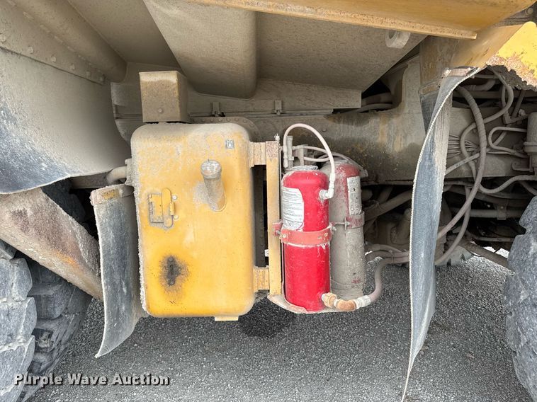 image for item DT0711 2004 Caterpillar 769D haul truck