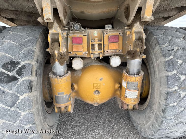 image for item DT0711 2004 Caterpillar 769D haul truck