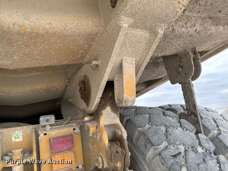 image for item DT0711 2004 Caterpillar 769D haul truck