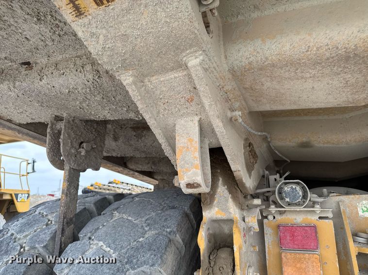 image for item DT0711 2004 Caterpillar 769D haul truck