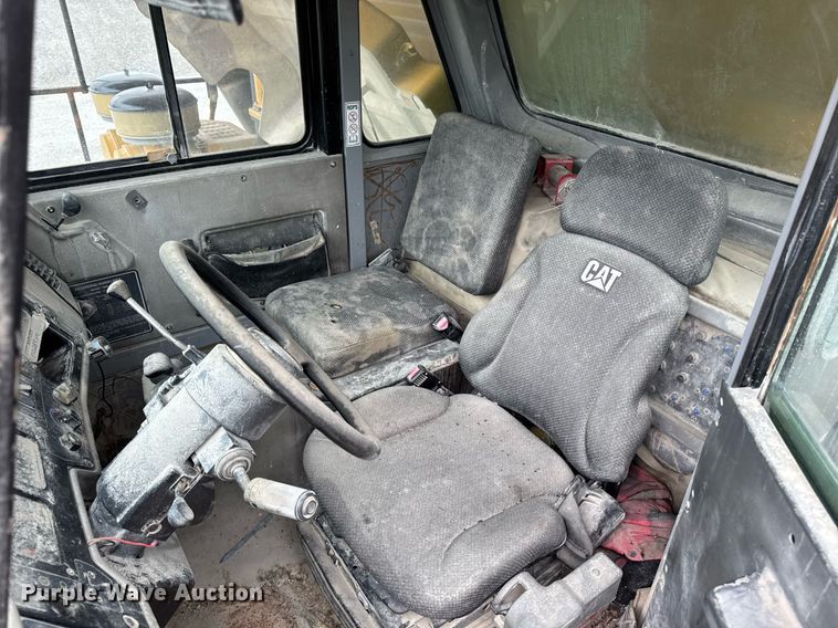 image for item DT0711 2004 Caterpillar 769D haul truck