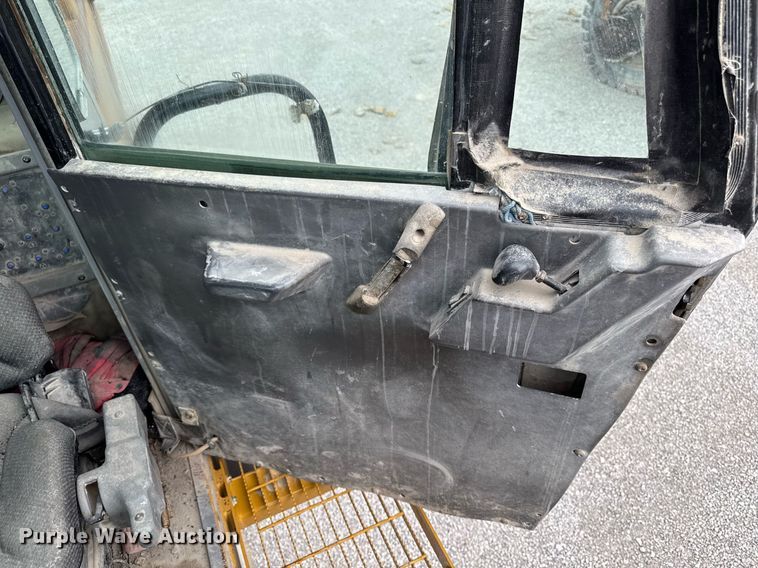 image for item DT0711 2004 Caterpillar 769D haul truck