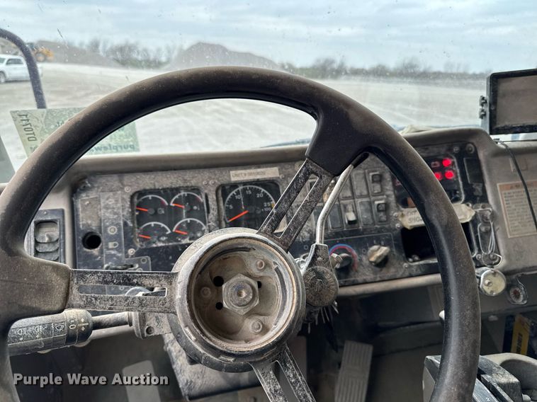 image for item DT0711 2004 Caterpillar 769D haul truck