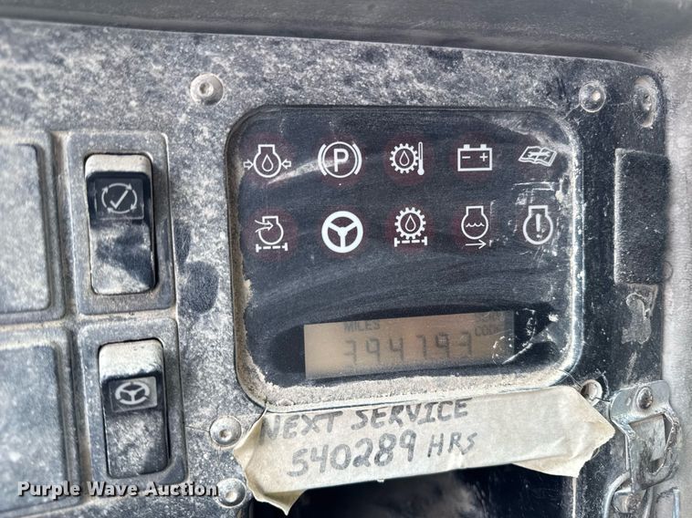 image for item DT0711 2004 Caterpillar 769D haul truck