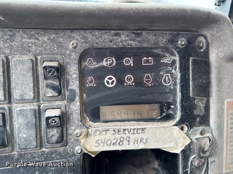 image for item DT0711 2004 Caterpillar 769D haul truck