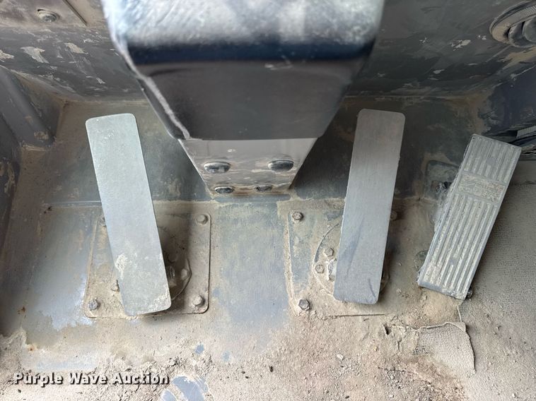 image for item DT0711 2004 Caterpillar 769D haul truck